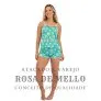 Modelo posando de frente com baby doll verde estampado da Rosa de Mello, ideal para noites frescas
